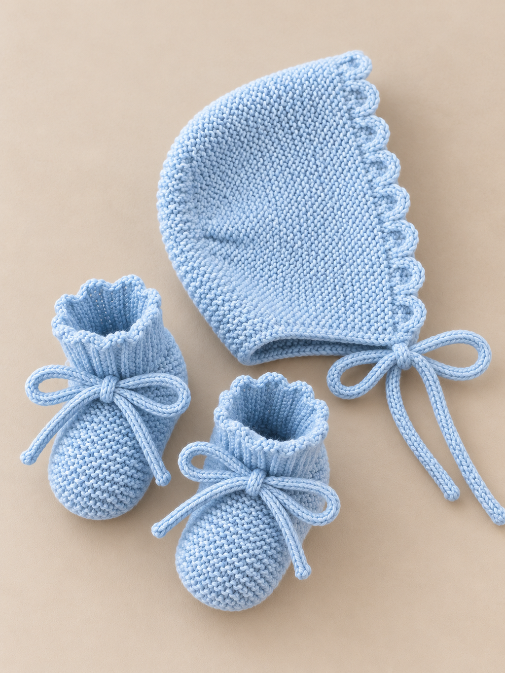 Conjunto de capota y botitas de punto